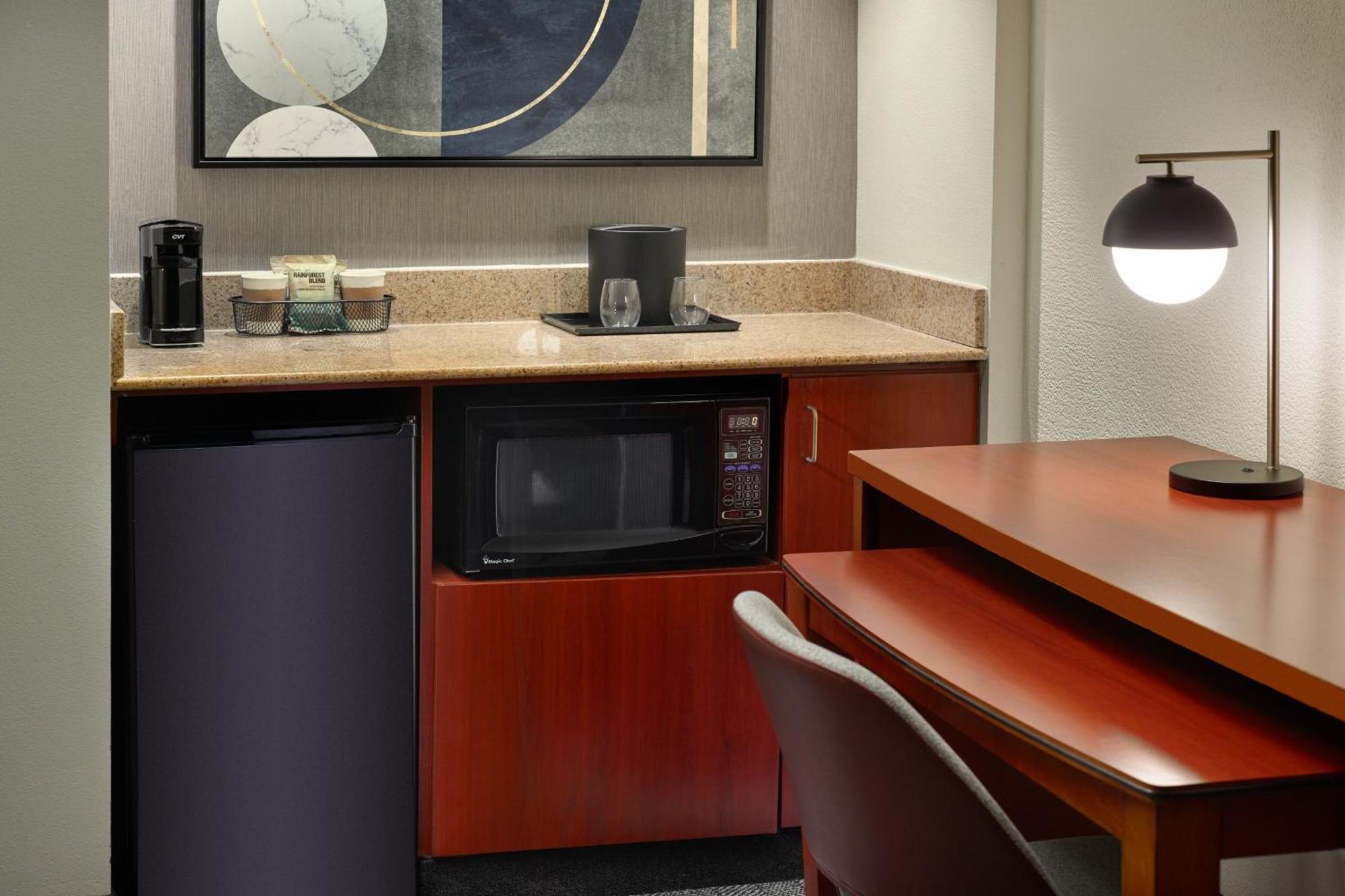 Courtyard By Marriott Atlanta Executive Park/Emory Hotel Exterior photo